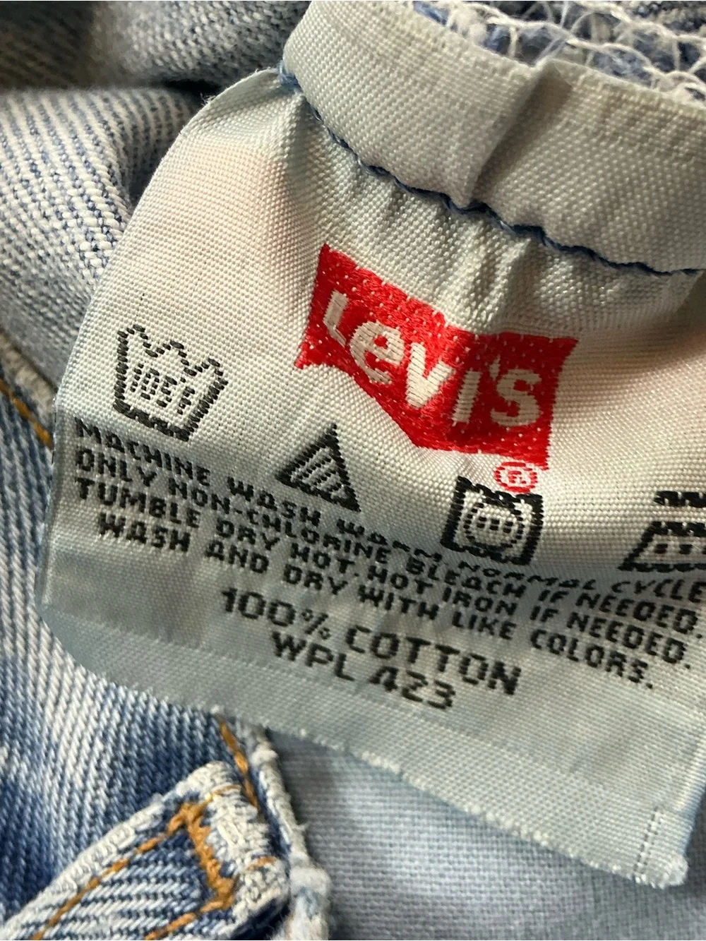 Vintage Levi’s 501 button fly light wash straight leg jeans 29 x 30